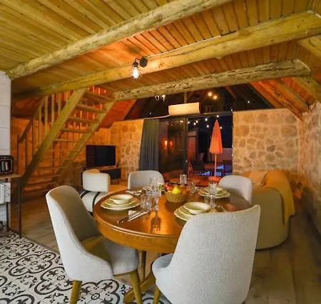 Hotel Villaleylak *